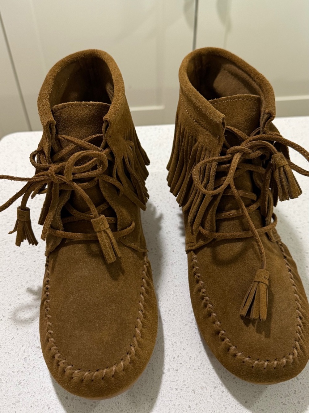 Beautiful, classic authentic Minnetonka suede fringe ankle booties!  W Size 8